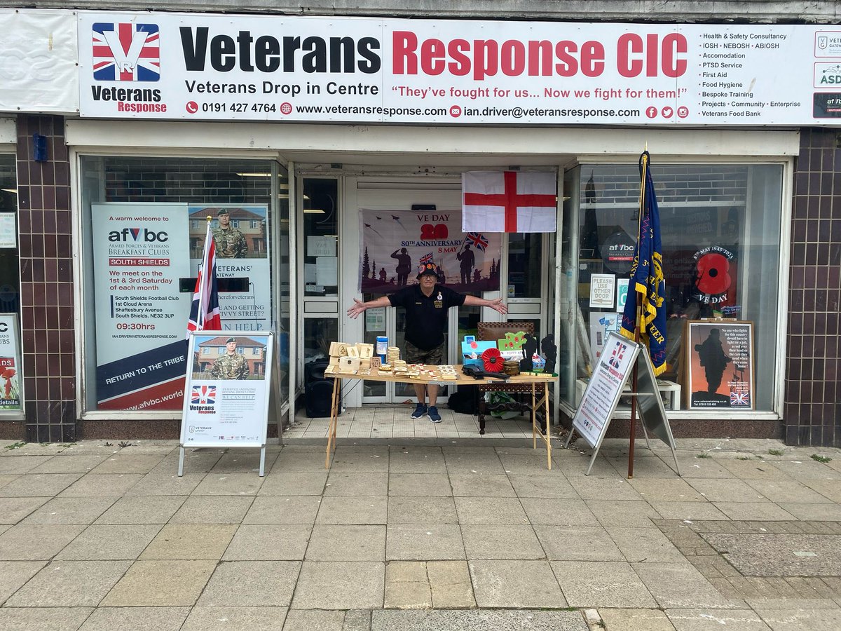 Ww2 music playing and dancing in the street what more d you need for VE Day God bless those that called over and donated and simply wanted to say thank you 🇬🇧