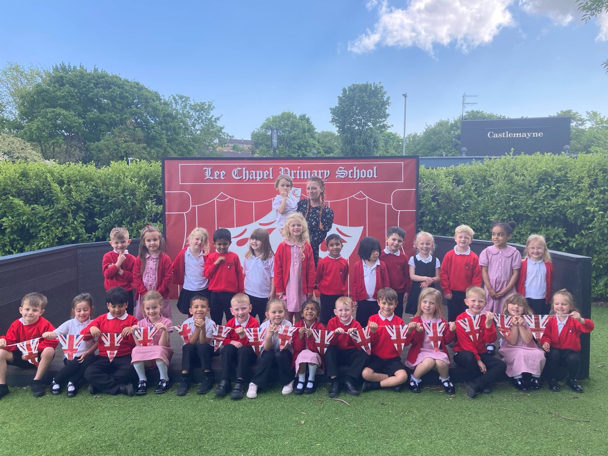 Leechapelsch's tweet image. Today marks the 80th anniversary of
VE Day and our Reception children learnt about why we celebrate this significant day and some of the history of the time. 
#VEDay #80Years #HistoryIsFun #WeLoveLearning