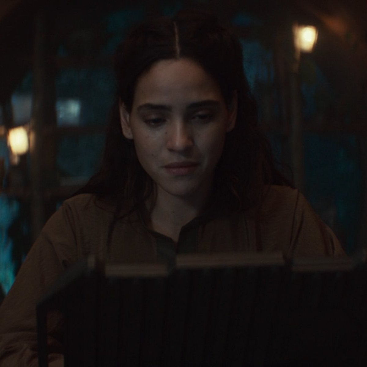 TSoS_'s tweet image. I'm happy #Andor finally put an end to the notion of Jyn &amp;amp; Cassian being in love in Rogue One.

The beauty of their story lies in the idea of seeing two people from such different places encounter each other, begin to respect each other and find affection in their final moments.…