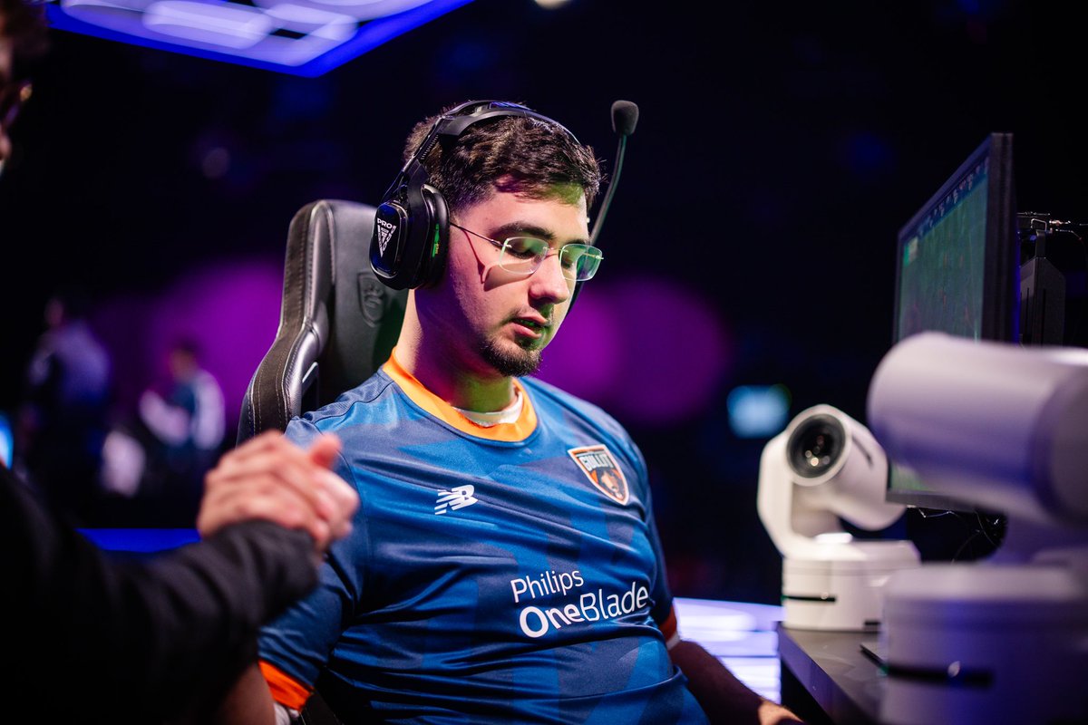 After almost 4 years its time to say goodbye to Team Gullit. 

I want to thank everyone that helped me become the player/person that I am today. Team Gullit decided to split with Ruud Gullit and without Gullit there is no TG Emre.

News about my next step soon! ✍️