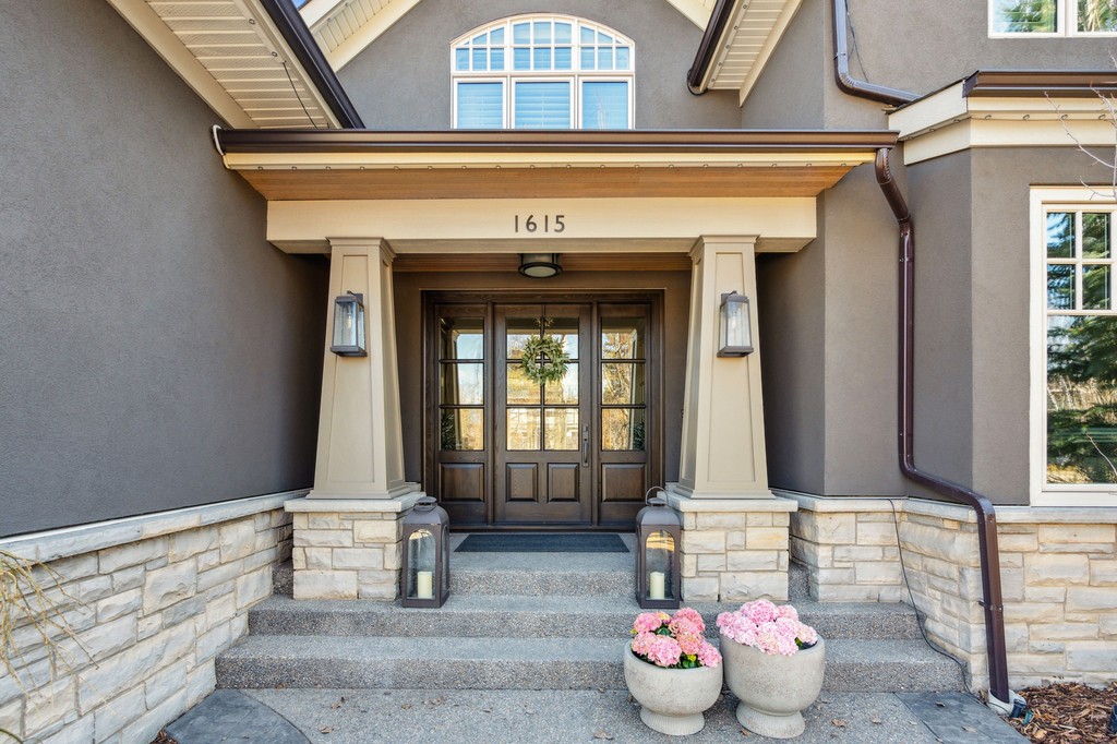 SonaVisual's tweet photo. 📸 Exterior, Interior &amp; Aerials 🌤️⁠
⁠
Hey Sona Fam, check out this stunning listing we recently captured and edited for our amazing client, from ground level all the way up to the skies! 🚁🏡⁠ https://t.co/jEnCiUqKSl