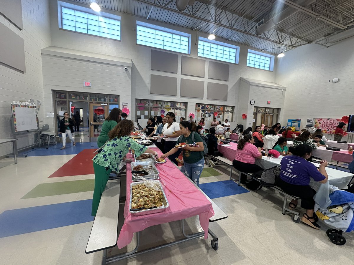 We hosted an amazing event celebrating the mother figures who love, support, and go the extra mile for their children. 💐 Huge thanks to our staff for the support and to Brighter Bites for leading a meaningful workshop! #MotherFigures #CommunityLove #BrighterBites
