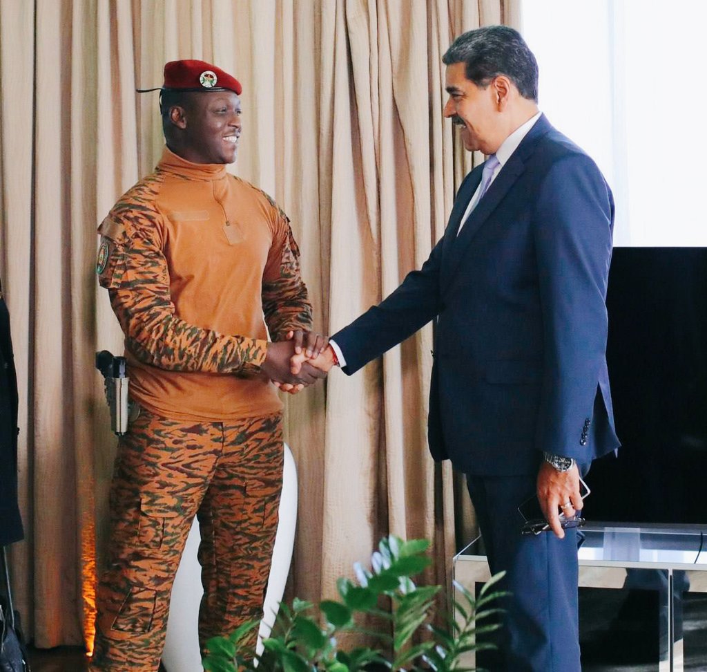 📍NOW in Moscow | We hardly see our President smile or shake hands with people, Lol! | 🇧🇫 

He is now with Venezuelan President Nicolas Maduro, at the Burkina Faso embassy in Russia. President Maduro has expressed that he is so proud of Captain Traorè for standing up and