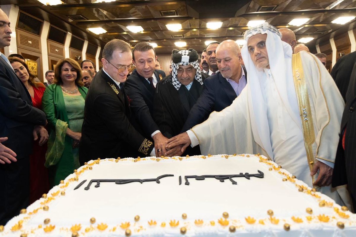 بمناسبة الذكرى الـ80 للنصر العظيم، نظمت السفارة الروسية في بغداد حفلًا حضره أكثر من 450 ضيفًا، بينهم مسؤولون حكوميون ودبلوماسيون وأكاديميون. تخلل الحفل كلمة سعادة السفير وعروض فنية قدمها طلاب جامعة بغداد. غطت الحدث 8 قنوات تلفزيونية.
للمزيد: t.me/RussiaInIraq/1…