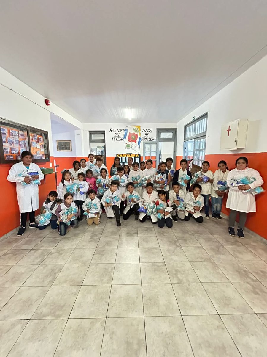 Programa1700D's tweet image. 🛎️ Beneficiarios del  Programa #MisPrimeros1700Dias Esc. 799 Lomitas Dpto. Loreto recibieron productos nutricionales juntos a Docentes y Directivos.