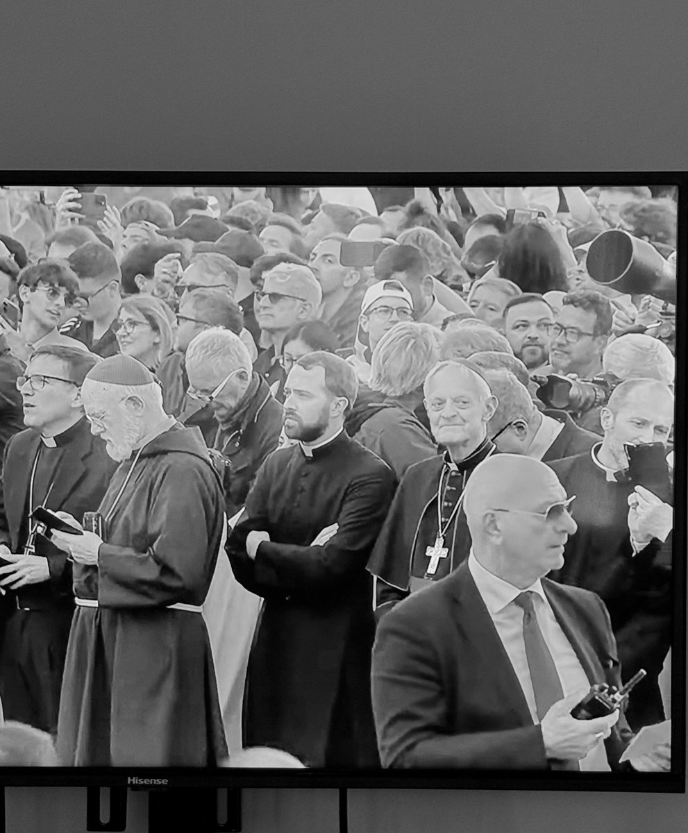 torrellasscott's tweet image. White smoke has been reported
Hallelujah!