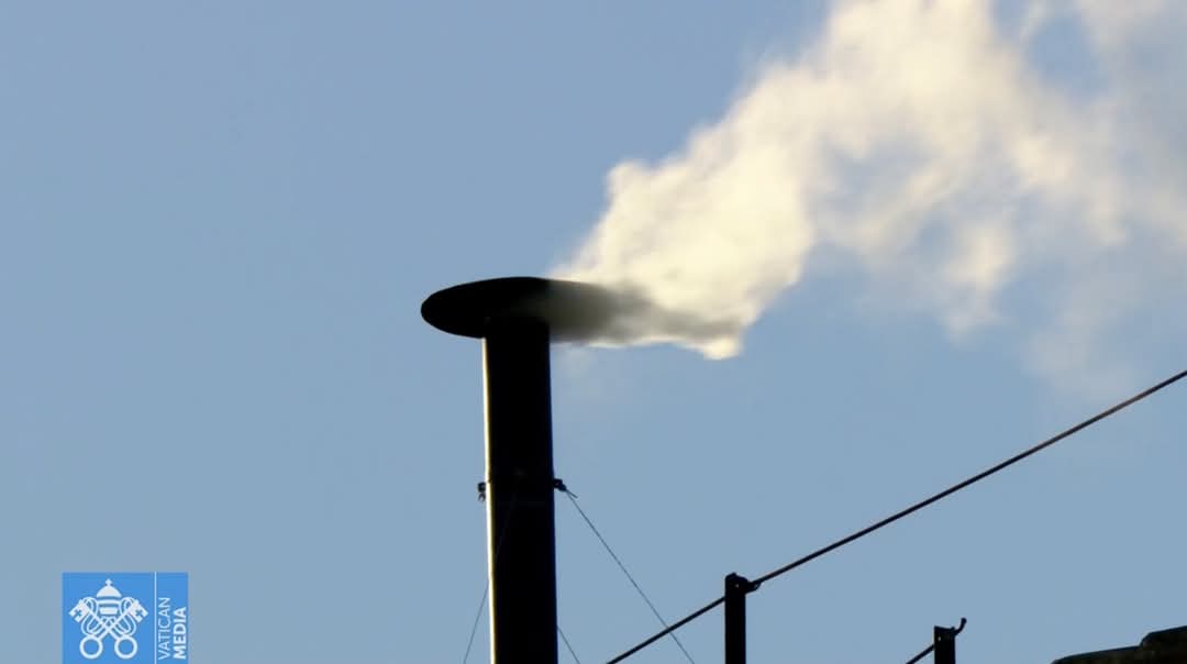 AliAsaytona's tweet image. As the world awaits finally we have a new Pope. 
Habemus Papam.
Praise God
#NewPope #VaticanNews #RomanCatholic