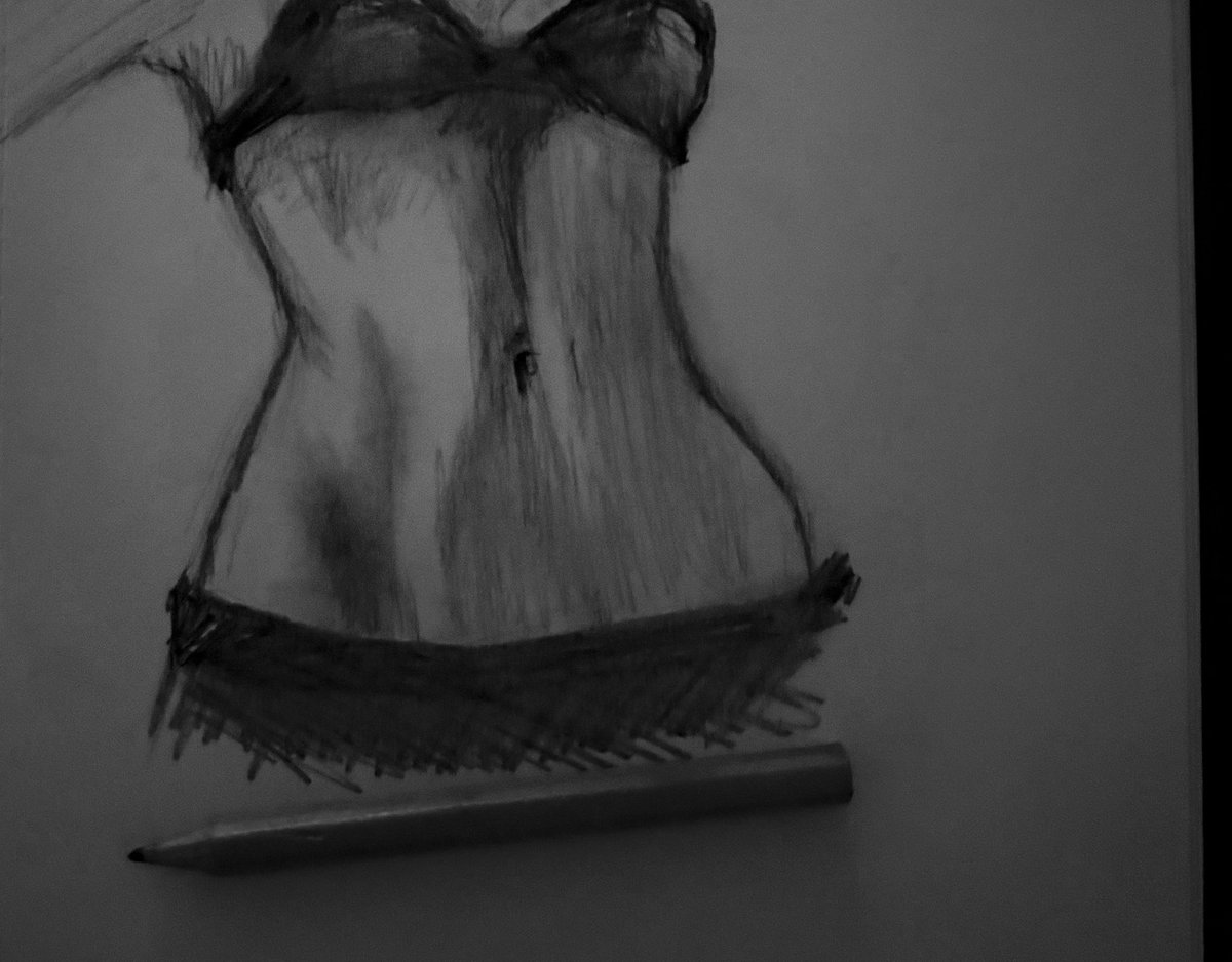 hackguui7's tweet image. مين تبيني ارسملها خصرها ولا ديدها جاهز انا