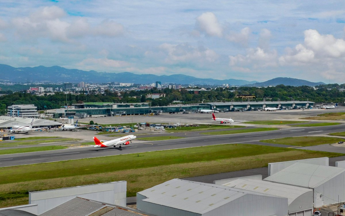 Las operaciones aéreas se desarrollan con normalidad en el Aeropuerto Internacional de Las Américas, aclara Aerodom, tras publicaciones que afirmaban cancelaciones y retrasos de vuelos por un ILS fuera de servicio.

¿Qué está pasando realmente? Abrimos hilo:

#ElNuevoDiarioRD