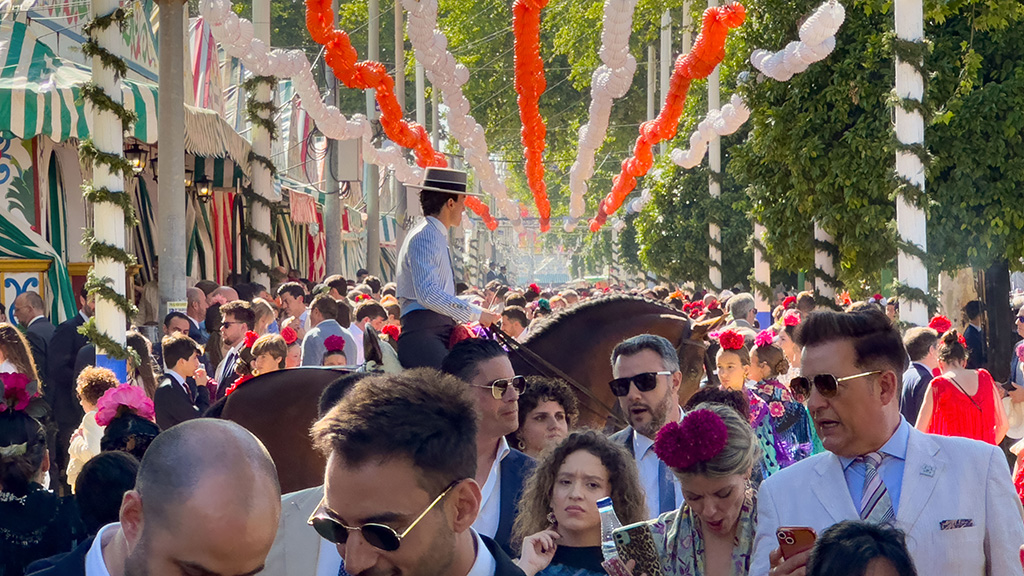 🔴 En breve comienza  "Consumo Cuidado" que nos dará consejos para vivir una Feria de Abril  segura 💃🏻

🗓️ Hoy a las 19:45 horas

🗣️ <a href="/ConsumoCuidado_/">Consumo Cuidado</a>

🌐 csur.red/g2lg50VP1nN