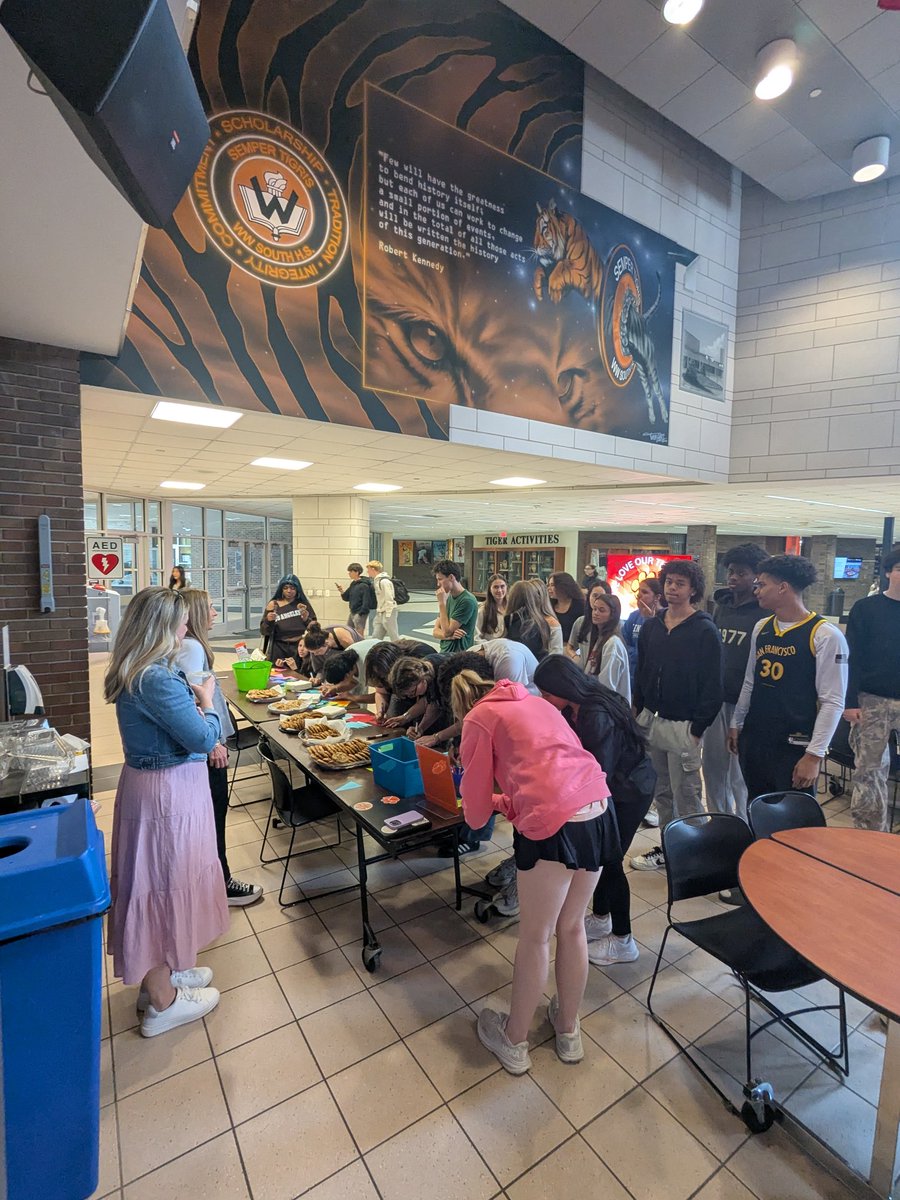 Senior Decision Celebration! 🎉Seniors got the opportunity during lunch periods to share their plans for after graduation and pick a sweet treat to celebrate. Congratulations, Class of 2025! 🎓