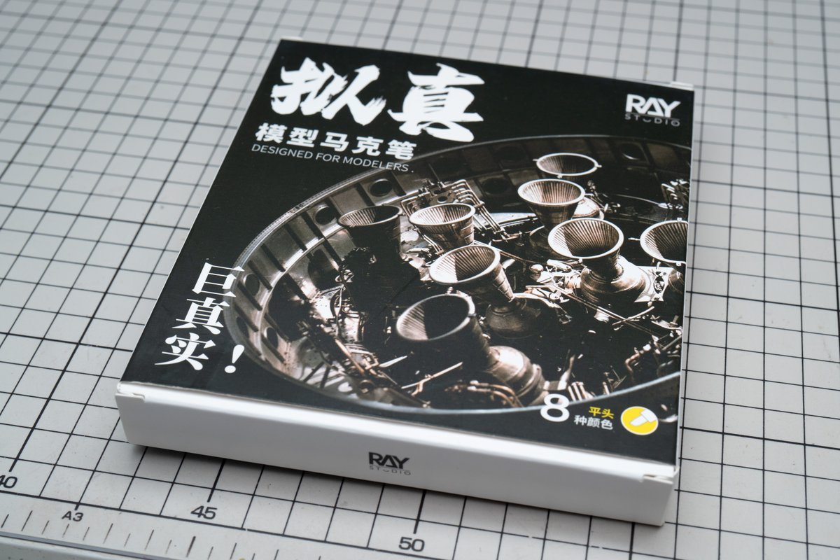 今回のエンジン塗装はRAY Studio（<a href="/RayStudio_00/">RAY STUDIO</a>）の金属調マーカーでドライブラシをしました。色のノリが良くて使いやすいです。絶妙にほしいところの色がセットになってるのもいいですね。
#43オモロー #B186 #tmk445 #tameo #scale143