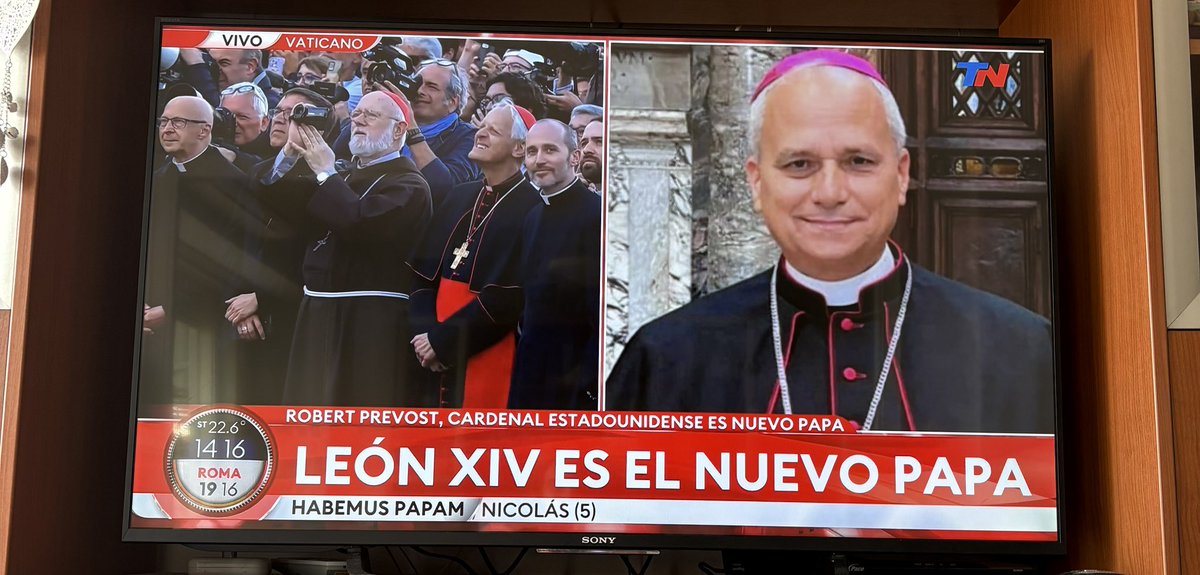 kvvvic's tweet photo. a este no lo vi en ningún hilo #PapaFrancisco #conclave #habemuspapam https://t.co/kjeSVRBa4M