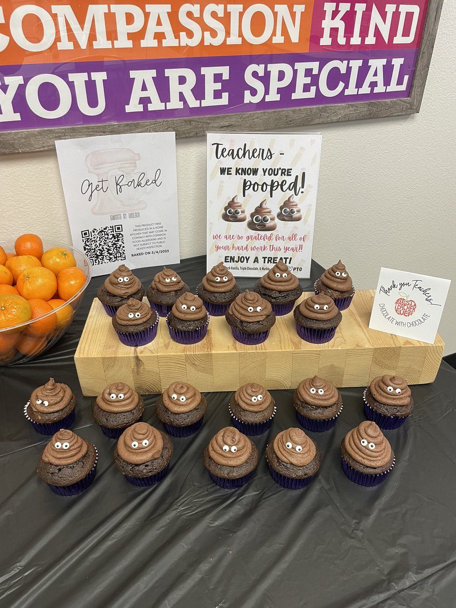 Mrs_Race's tweet photo. We ❤️ our teachers❣️ @dvusd_desertsage @desertsagepto @dvusd https://t.co/DwSPC8LFhC