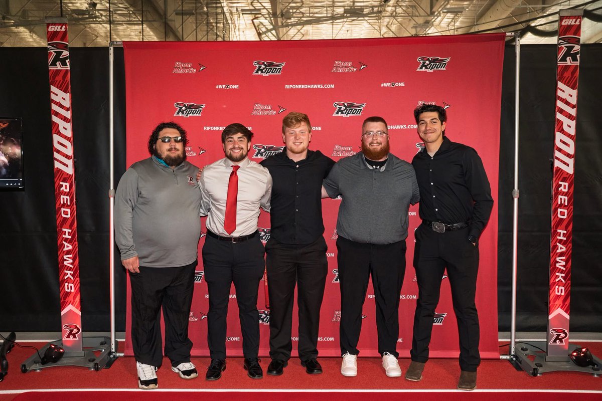 RiponRedHawkFB's tweet image. Our guys clean up pretty well
#BeRed 🔴⚪️
#RallyAwards