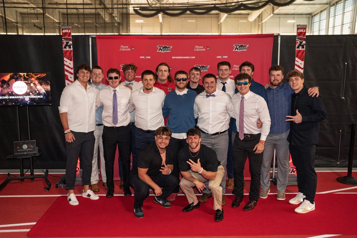 RiponRedHawkFB's tweet image. Our guys clean up pretty well
#BeRed 🔴⚪️
#RallyAwards