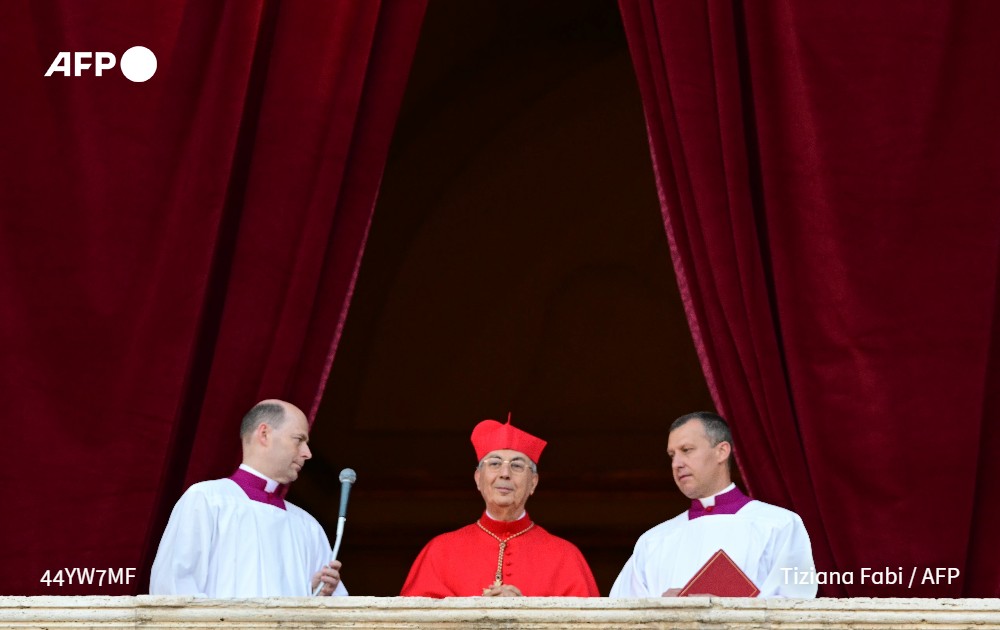 AFPespanol's tweet image. El estadounidense Robert Francis Prevost, de 69 años, se convierte en el sucesor del papa Francisco y en el primer pontífice norteamericano de la Historia, con el nombre de León XIV, anuncia el Vaticano #AFP