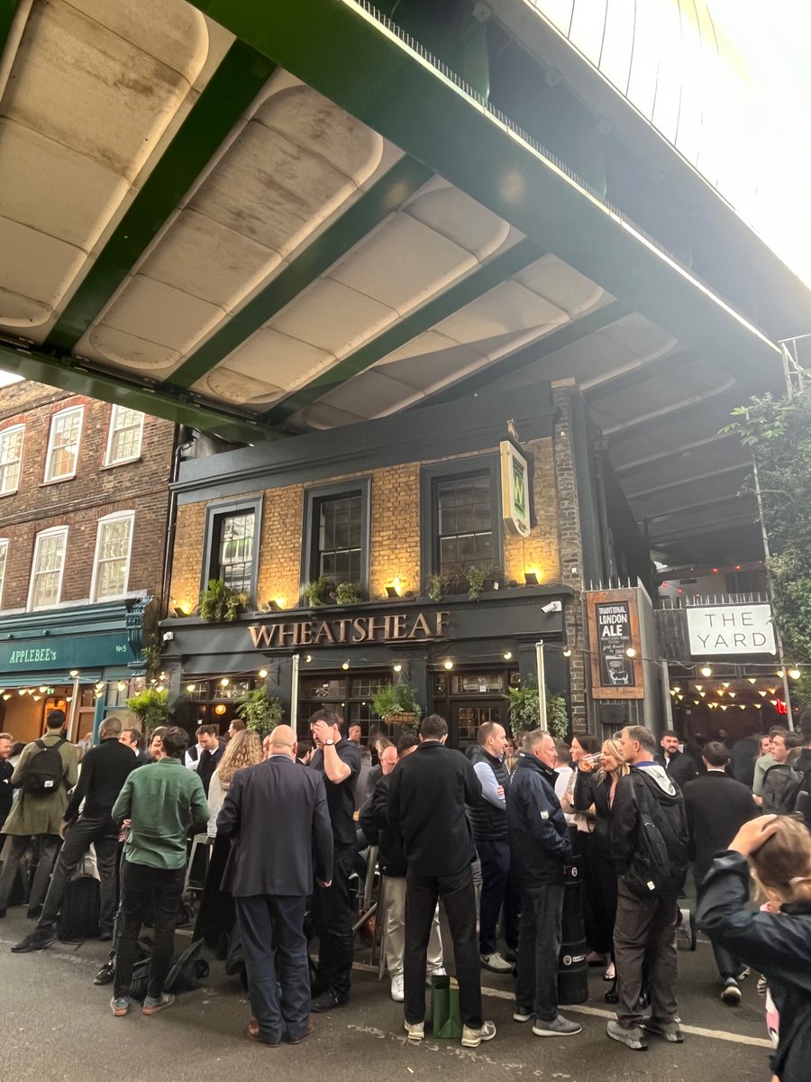 Whatever the occasion, unbeatable atmosphere and the best tunes. 

Wheatsheaf thirsty Thursdays have got you covered🍺🍻🍷

#thirstythursdays #londonbridge #boroughmarket #youngspub