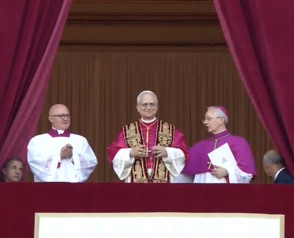Con los corazones llenos de alegría y con gran júbilo damos la bienvenida a nuestro Santo Padre Leon XIV, elevamos nuestras oraciones a nuestros Sagrados Titulares para que su pontificado sea tiempo de Paz, Caridad, Unión y Fraternidad. 
¡¡ Habemus Papam !!