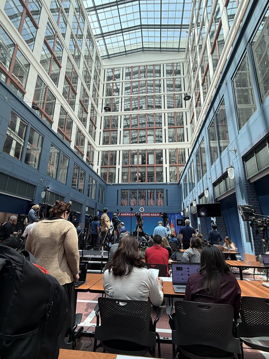 HJ_Mai's tweet image. At the Department of #Transportation today, where Sec. #Duffy is set to announce a revamp of America’s air traffic control system. This comes after the deadly midair #collision in DC in January, years of staffing shortages, increased reports of near misses and the #Newark issues.