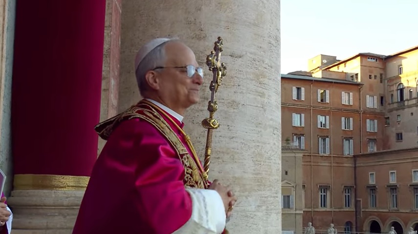 El Papa León XIV hace su primera aparición pública en la Basílica de San Pedro. Fue elegido este jueves como el nuevo Pontífice de la Iglesia Católica