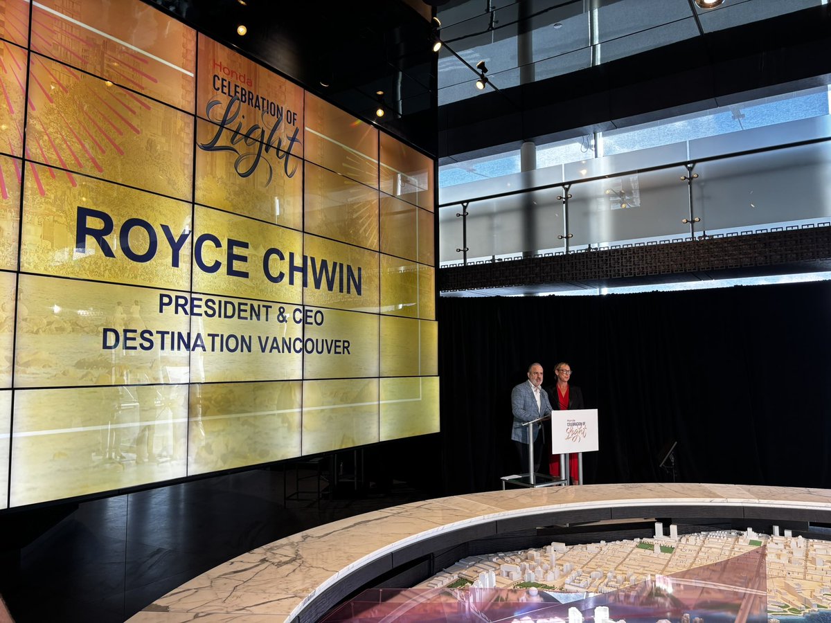 Love the new approach for this year’s Honda <a href="/CelebOfLight/">Celebration of Light</a>! Canadian provinces and territories going head to head in the skies over English Bay this summer! Drone show at 10, followed the fireworks show at 10:15. 🎇 #vanpoli #fireworks