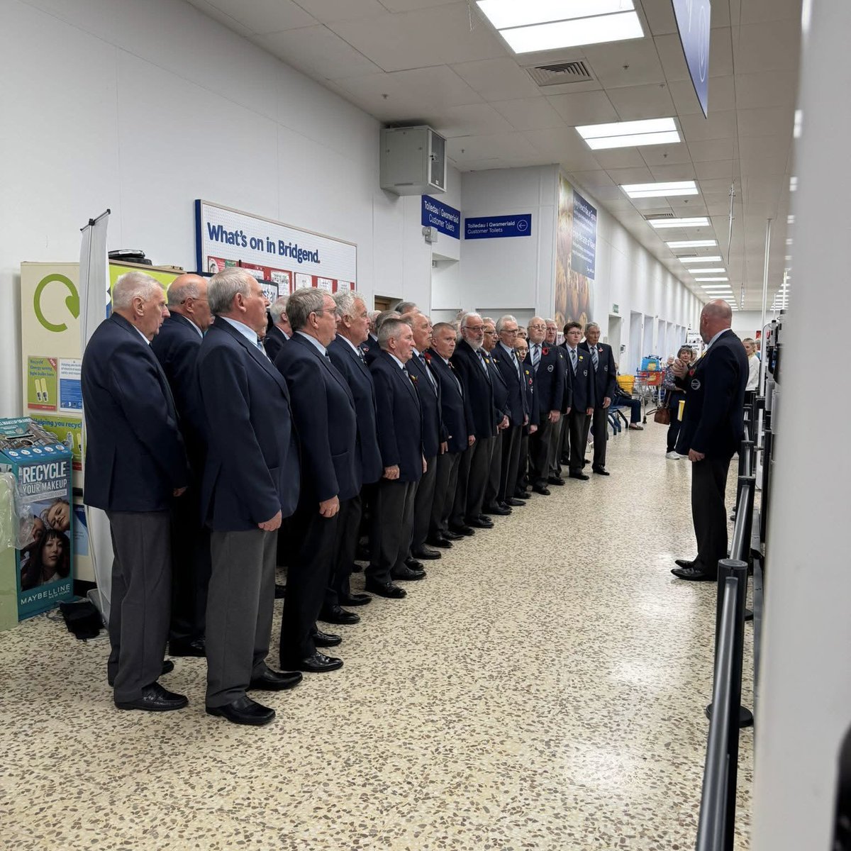 Sarah Murphy MS (@sarah4bridgend) on Twitter photo Wonderful to see <a href="/bridgendchoir/">Bridgend Male Choir / Côr Meibion Penybont</a> performing in Tesco on Cowbridge Road this lunchtime, commemorating the 80th Anniversary of #VEDay
The choir performed hymns Calon Lan, Builth and Gwahoddiad, as well as the poignant remembrance song 'For the Fallen.'
Thank you to all! Wonderful to see <a href="/bridgendchoir/">Bridgend Male Choir / Côr Meibion Penybont</a> performing in Tesco on Cowbridge Road this lunchtime, commemorating the 80th Anniversary of #VEDay
The choir performed hymns Calon Lan, Builth and Gwahoddiad, as well as the poignant remembrance song 'For the Fallen.'
Thank you to all!