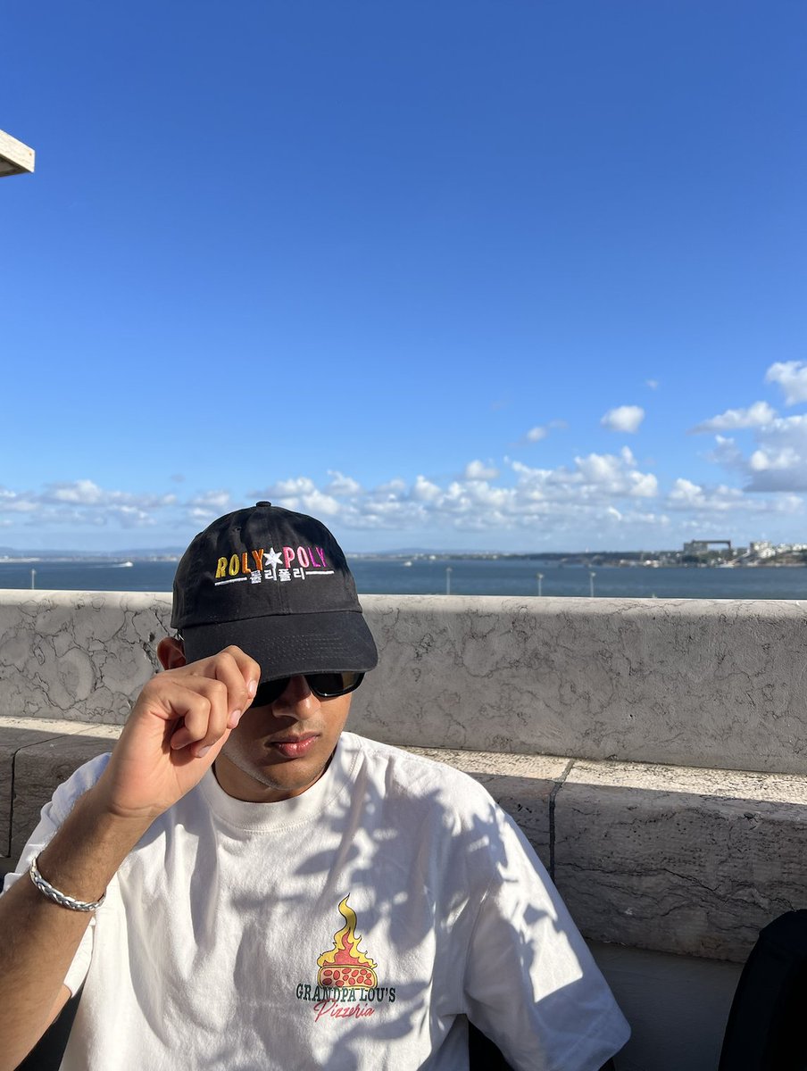 shilling <a href="/rolypolynfts/">ROLY✶POLY</a> to all millennials right now in Lisboa