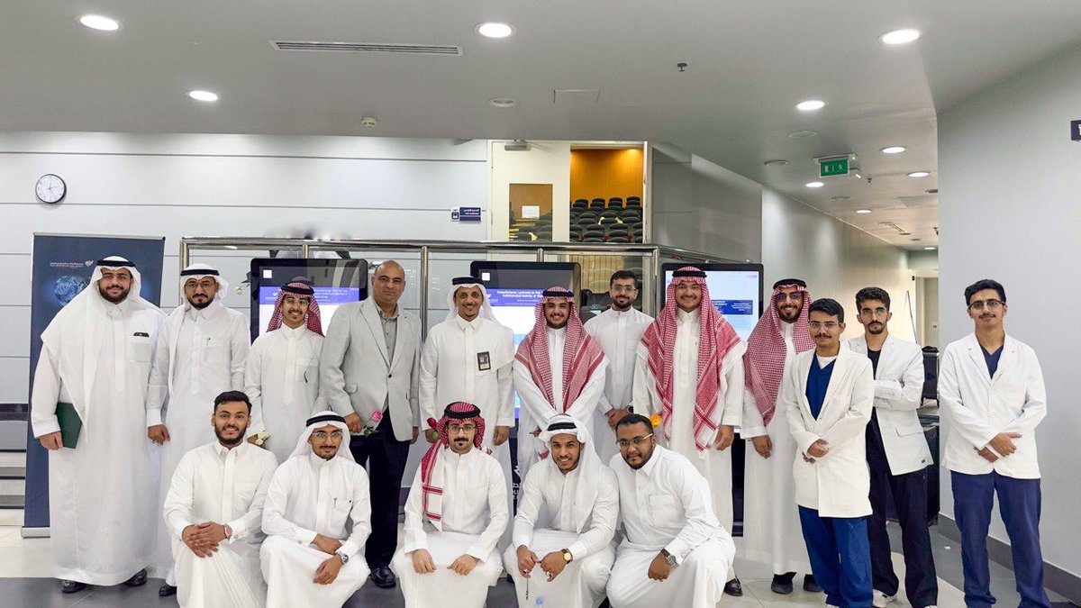 مقتطفات من المعرض البحثي 📸

مع وكيل البحث والابتكار العلمي الأستاذ المشارك الدكتور ظافر شيبان
و الأستاذ المشارك في قسم الصيدلانيات الدكتور حسن غنيم 🌹