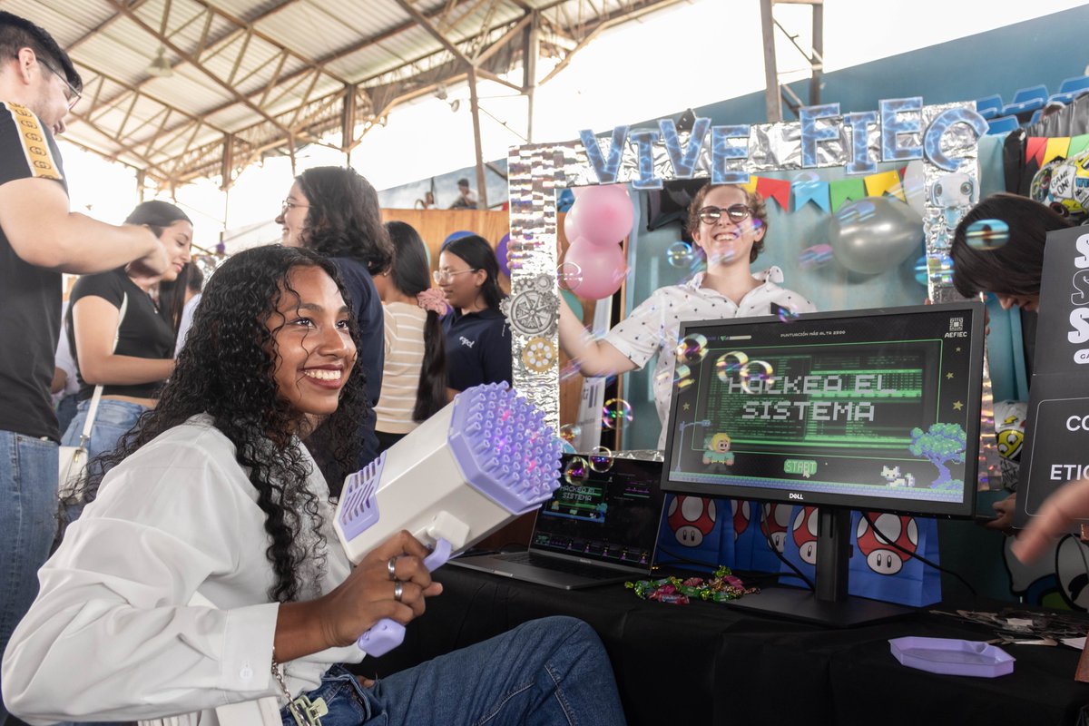 espol's tweet photo. ¡Bienvenidos a la mejor universidad pública del país! 1.167 jóvenes fueron recibidos como nuevos estudiantes politécnicos. Los #NovatosESPOL recorrieron el campus y realizaron actividades como primer paso en su nueva etapa universitaria. 
Revisa la nota aquí: https://t.co/a1BXtELDAT