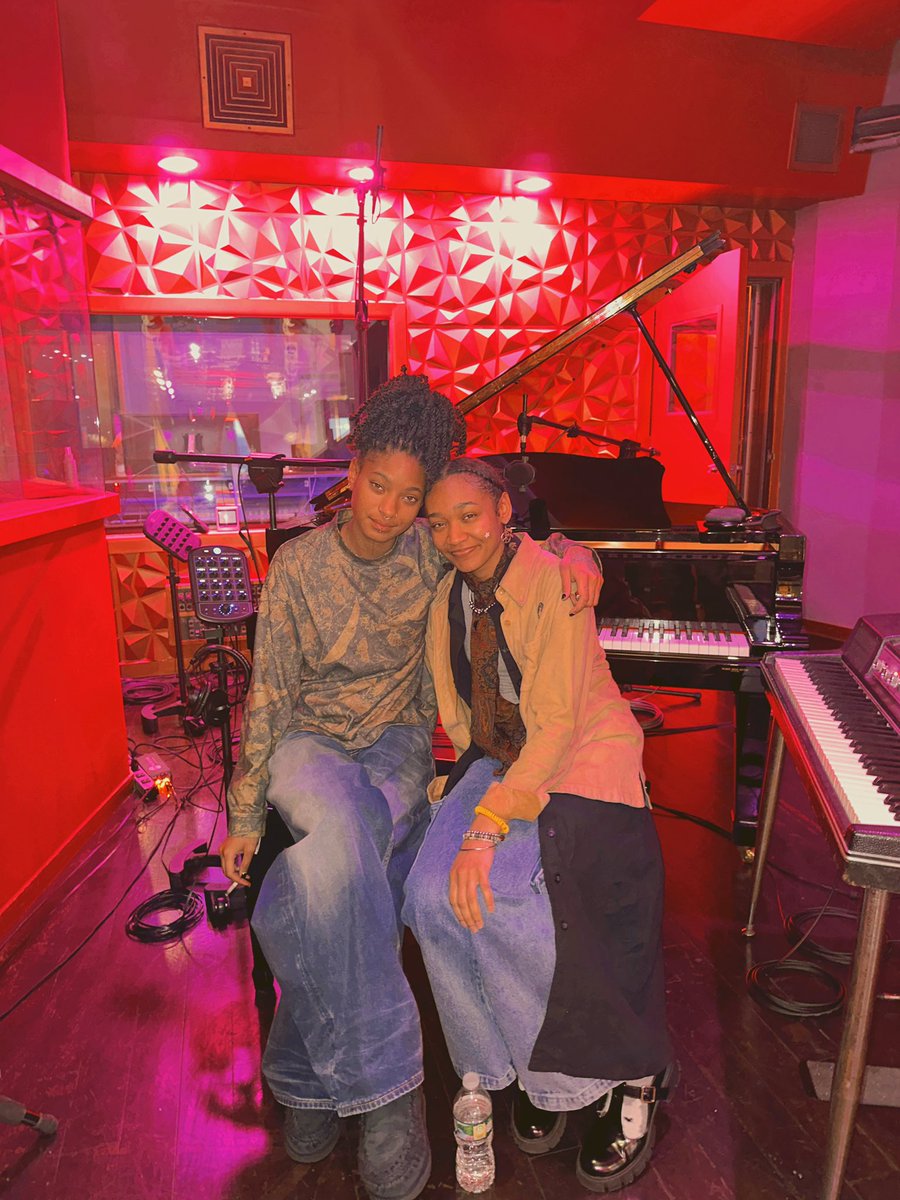 makin music thangz with my sistar willow 💫🌟💡