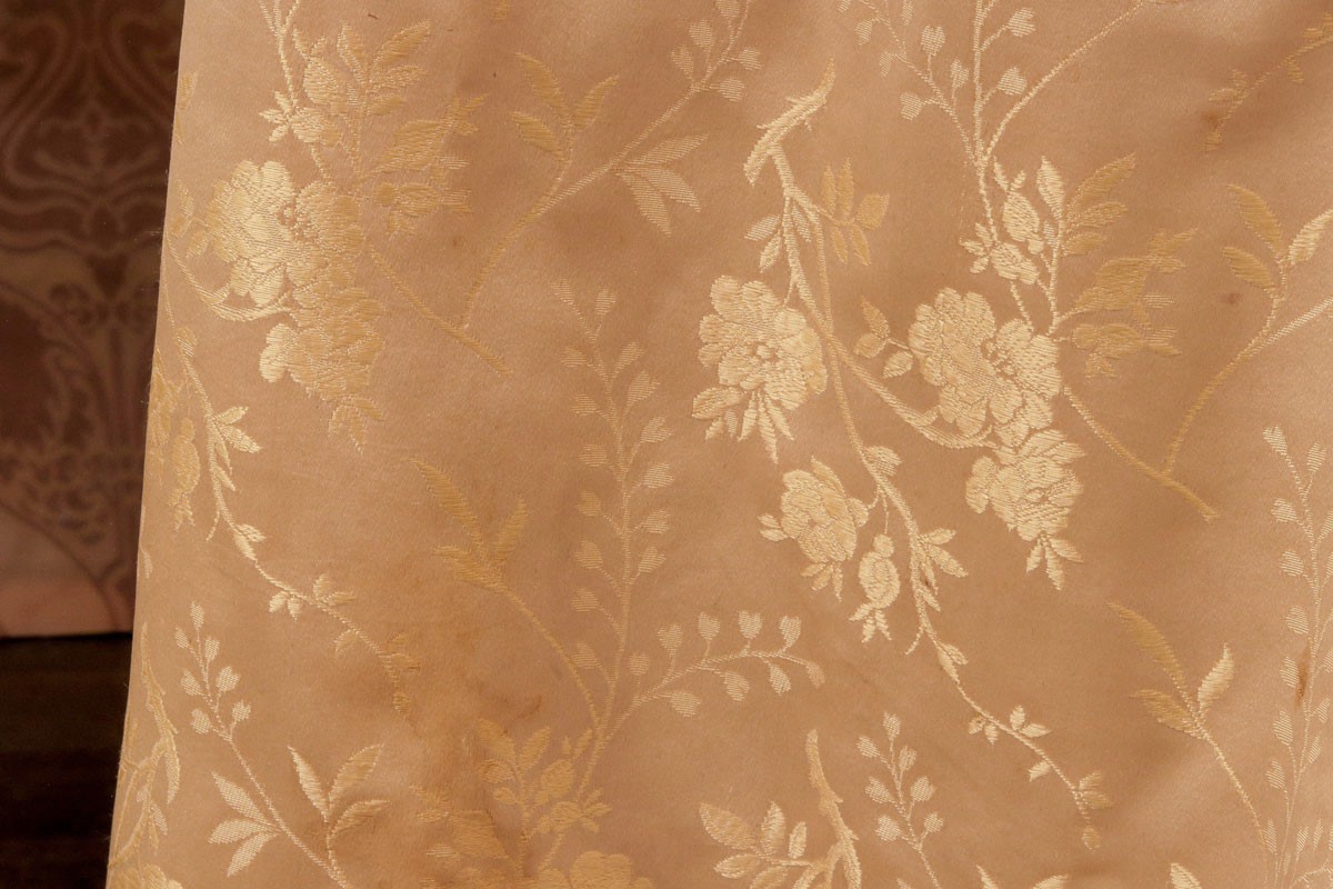 This 1890s silk evening dress was a gift of Mrs. A. L. Goodrich. Treat Mom to something special this Mother's Day weekend. Join us Saturday, May 10 at 2:30 p.m. for a guided tour of the Museum and enjoy a takeaway treat box in the Coach House. Tickets: secure1.tixhub.com/oakville/onlin…