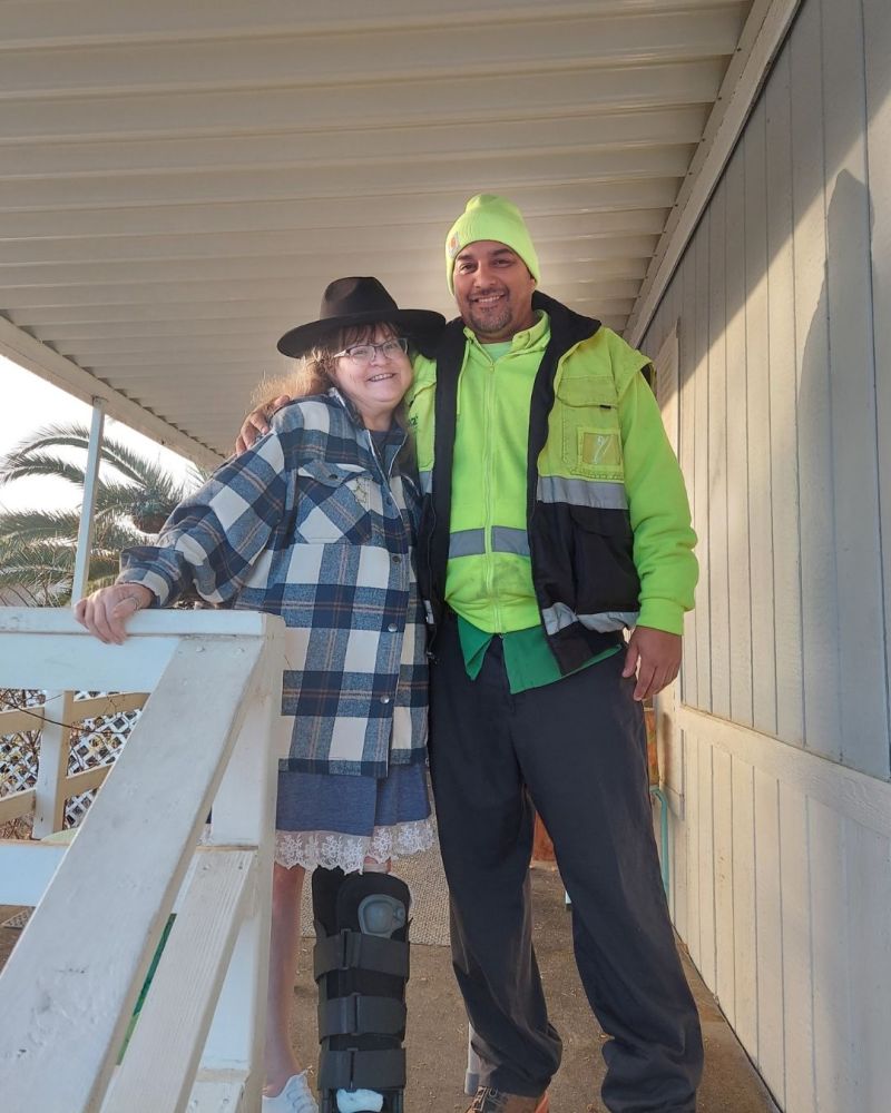 Our #drivers at <a href="/WasteManagement/">WM</a> go above and beyond for their communities. Manny noticed a customer in need while on his route in #SouthernCalifornia, he jumped into action and called for help. Thank you for all that you do!

wm.com/us/en/inside-w…