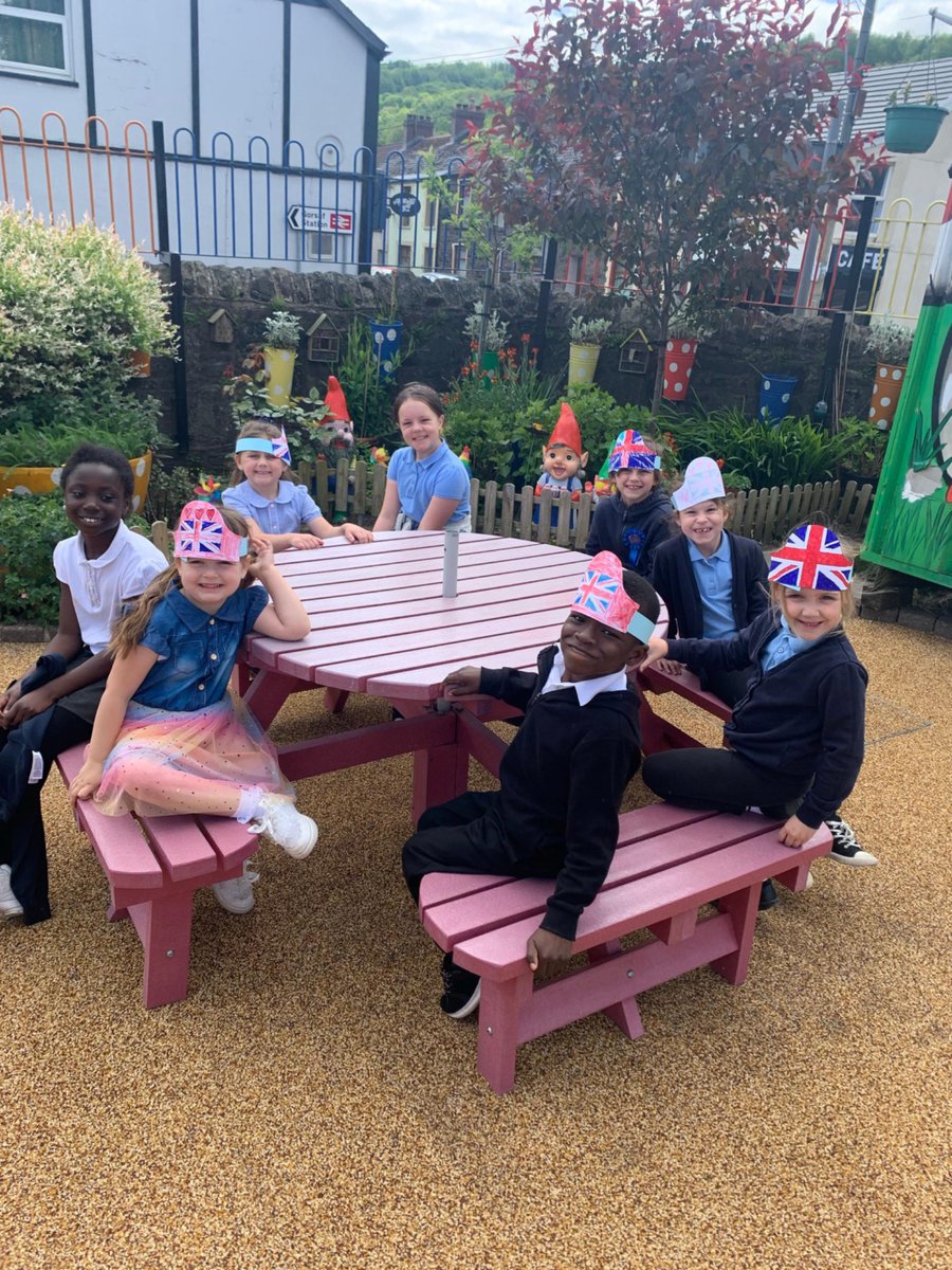 Pengeulan Primary (@pengeulanpri) on Twitter photo Thank you to <a href="/LeeGardensPool/">Lee Gardens Pool</a> for their warm welcome as we celebrated VE Day with the community!
#LestWeForget Thank you to <a href="/LeeGardensPool/">Lee Gardens Pool</a> for their warm welcome as we celebrated VE Day with the community!
#LestWeForget