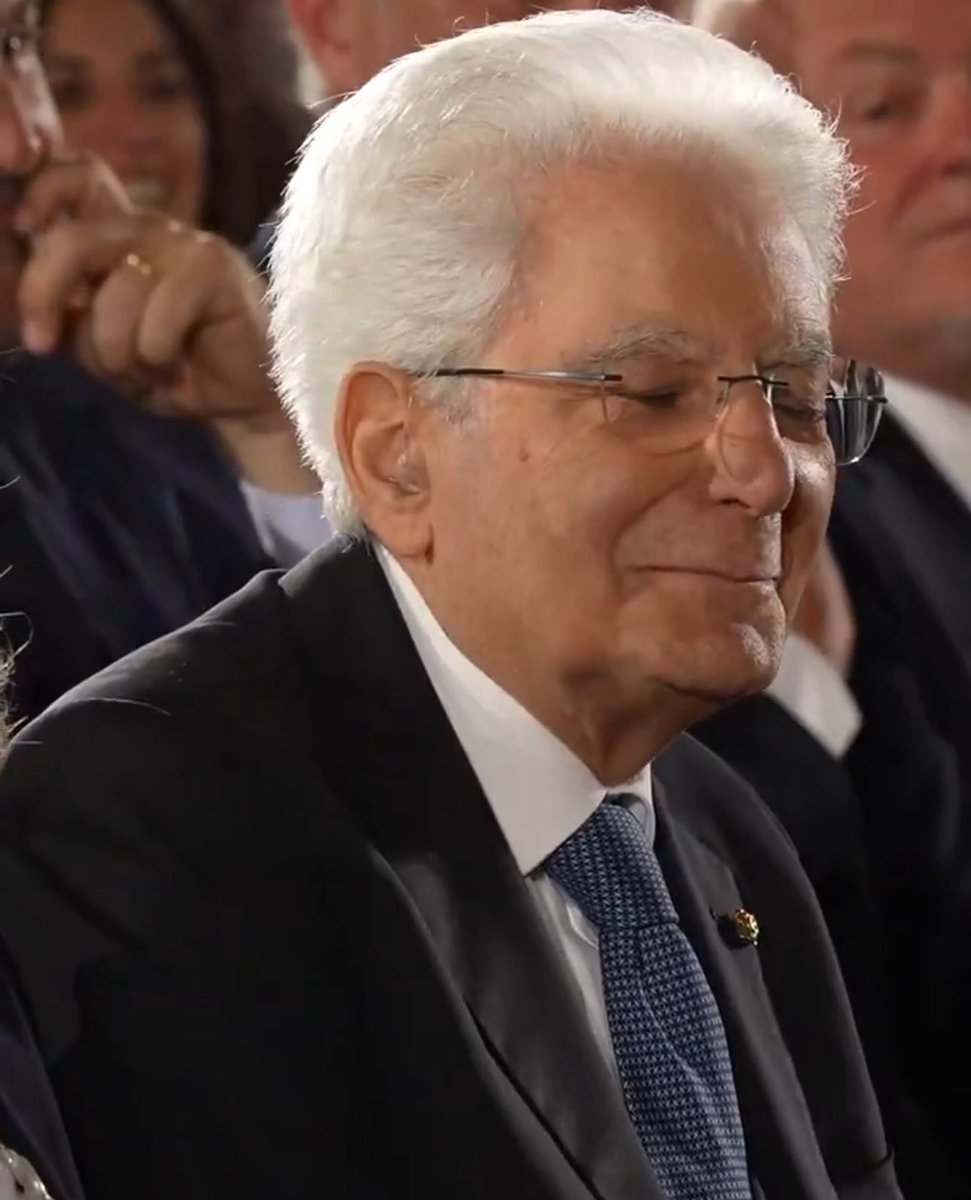 ziaerm_'s tweet photo. Mattarella voleva solo essere in pensione post euro2020 e ora si ritrova a fare anche il Papa https://t.co/gQWK1ksZy2