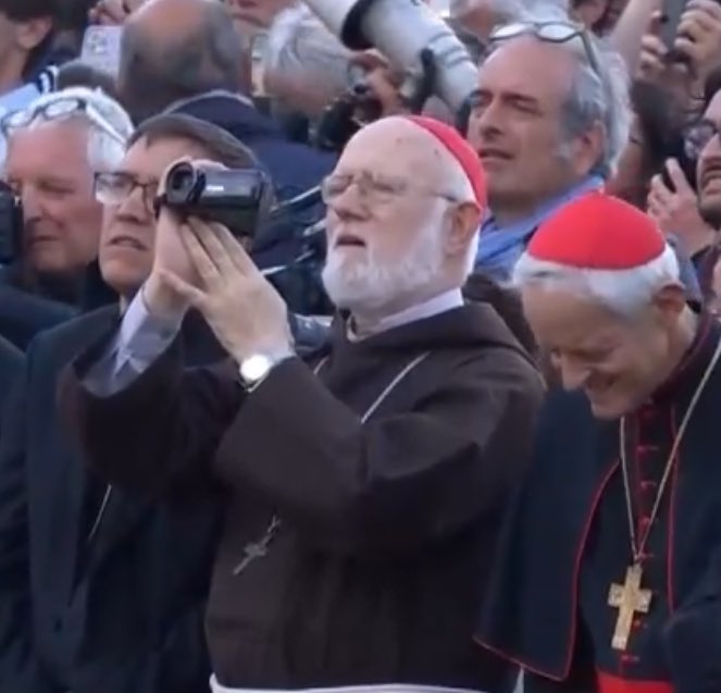 tota la tarda sent ell amb aixo de la fumata blanca, sin ser yo nada de eso