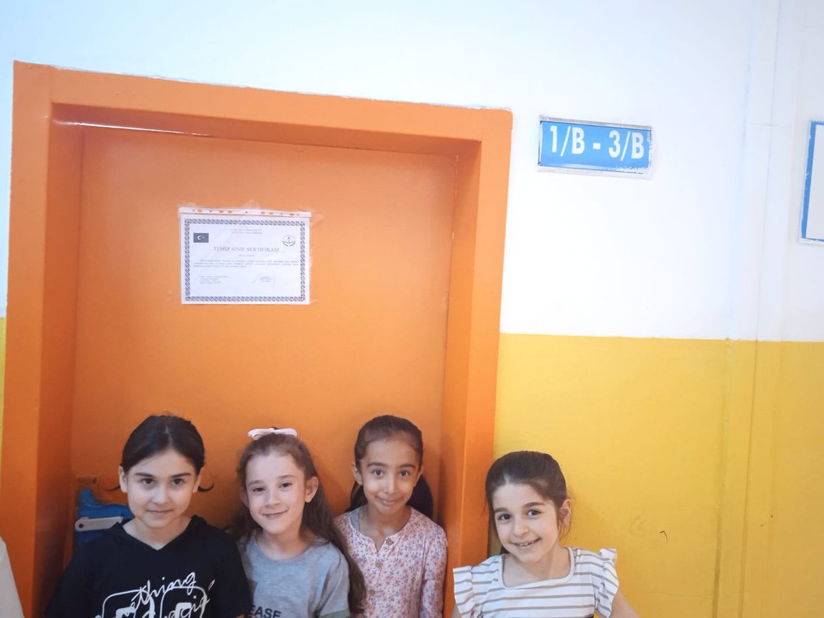 Okulumuz Sağlık, Temizlik ve Beslenme Kulübü tarafından yapılan "Ayın En Temiz Sınıfı" seçiminde; 
"NİSAN Ayı En Temiz Sınıfı" olan 1-B sınıfını tebrik ederiz 👏👏
<a href="/BaglarKaymakam/">Bağlar Kaymakamlığı</a> <a href="/BaglarMEM21/">Bağlar İlçe Milli Eğitim Müdürlüğü</a> <a href="/Diyarbakirmem/">Diyarbakır İl Millî Eğitim Müdürlüğü</a>