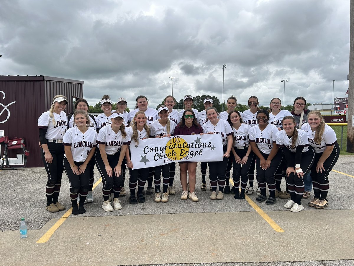 LincolnWolvesSB's tweet image. Head Coach Brittany Engel got her 100th career win! Lady Wolves will be back in action at noon tomorrow in Lincoln! 🥎🐺 #goladywolves