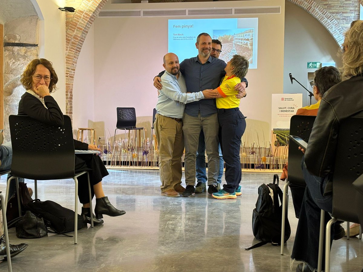 👉🏽 Cati Serra i Marta Olivé, del #SEM, han participat avui a ‘Salut, cura i benestar’, jornada celebrada a Santa Margarida i els Monjos.

📸 Imatges del Tancament de l’acte per part de la Consellera de <a href="/salutcat/">Salut</a>, Olga Pané, i de l’exercici de treball en equip, fent pinya entre