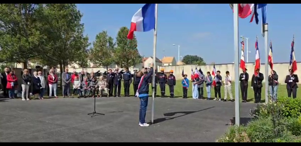 TwCarine's tweet photo. Une belle journée que ce 8 mai avec un nouveau pape et les célébrations de la paix partout dans nos communes...

#Pape Léon XIV: "le mal ne gagnera pas".

#8mai #Espoir #Paix 
#Europe 🇨🇵🇪🇺 https://t.co/0MrNpEYTzt