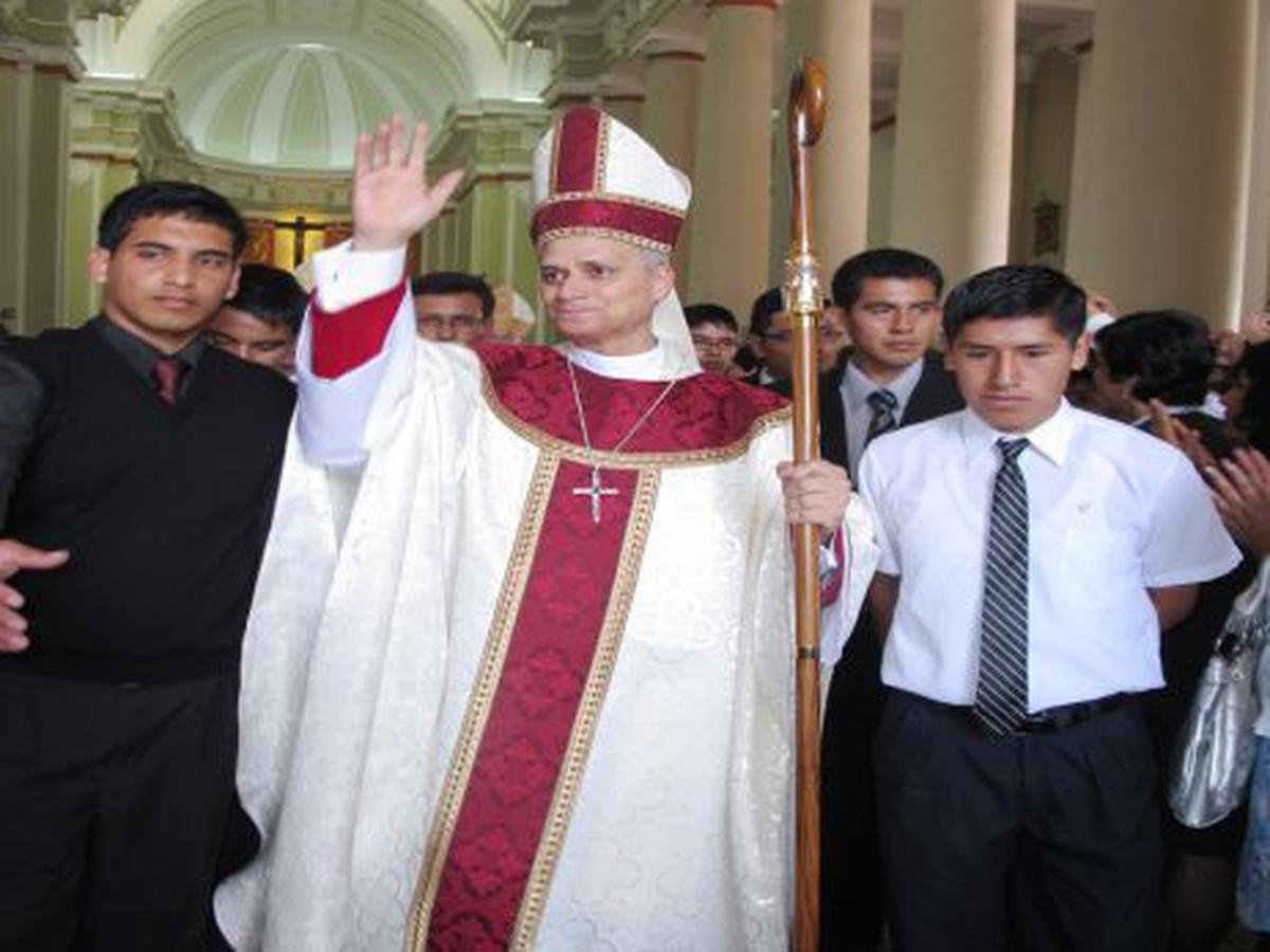 ErrorArbitralTR's tweet photo. Robert Prevost en su primer mensaje como Papa: "Quiero agradecer en especial a mi QUERIDA DIOCESIS DE CHICLAYO, un pueblo que ha compartido mi fe y que me ha dado tanto para seguir en este camino."

El Papa es peruano. Es peruano. https://t.co/2xAK8pHtSq