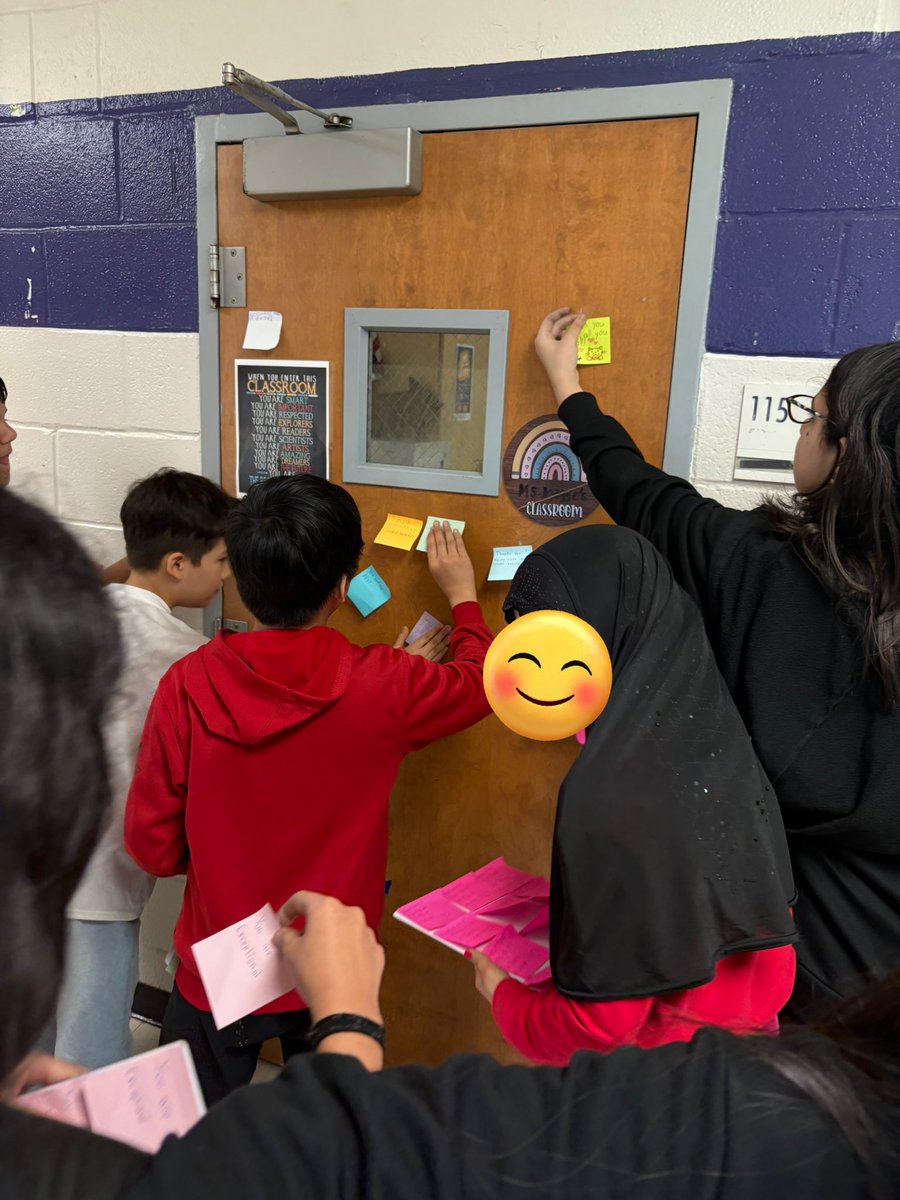 jill_pointer's tweet image. So thankful for my class as they shower thank you notes to our low incidence classroom teacher!
#MNPSWellnessWeek2025
@MNPS_kidshealth 
@DonelsonMNPS