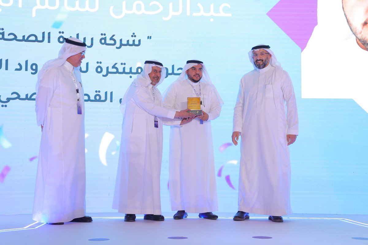 جائزة عصاميون tweet media