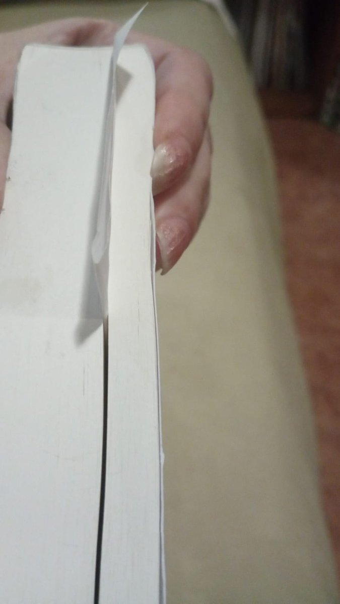 Lo he estado leyendo estos últimos meses con mi marido. 
Casi lo habíamos terminado 😂😂

Nos ha parecido un guiño. 😉