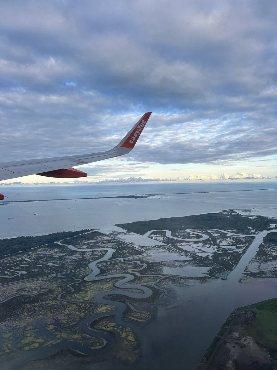 Molto bene easyJet, super puntuale in andata e ritorno! -#easyjet #parisvenise
