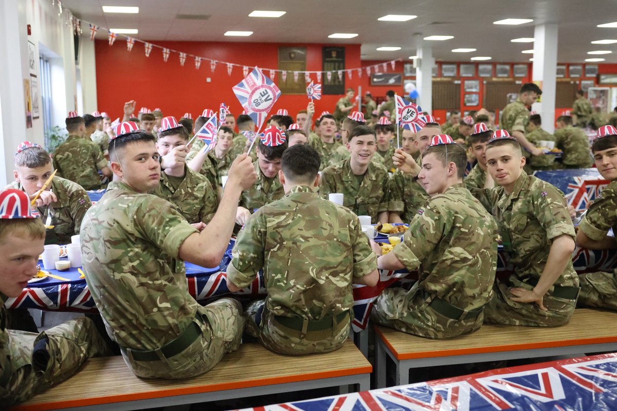 James Wharton (@jameswharton) on Twitter photo My report from a military training base where the British Army’s youngest recruits have marked VE Day, with the help of 1940s-era food, and the TV show Band of Brothers
Link⬇️<a href="/ForcesNews/">BFBS Forces News</a> forcesnews.com/ve-day-80/army… My report from a military training base where the British Army’s youngest recruits have marked VE Day, with the help of 1940s-era food, and the TV show Band of Brothers
Link⬇️<a href="/ForcesNews/">BFBS Forces News</a> forcesnews.com/ve-day-80/army…