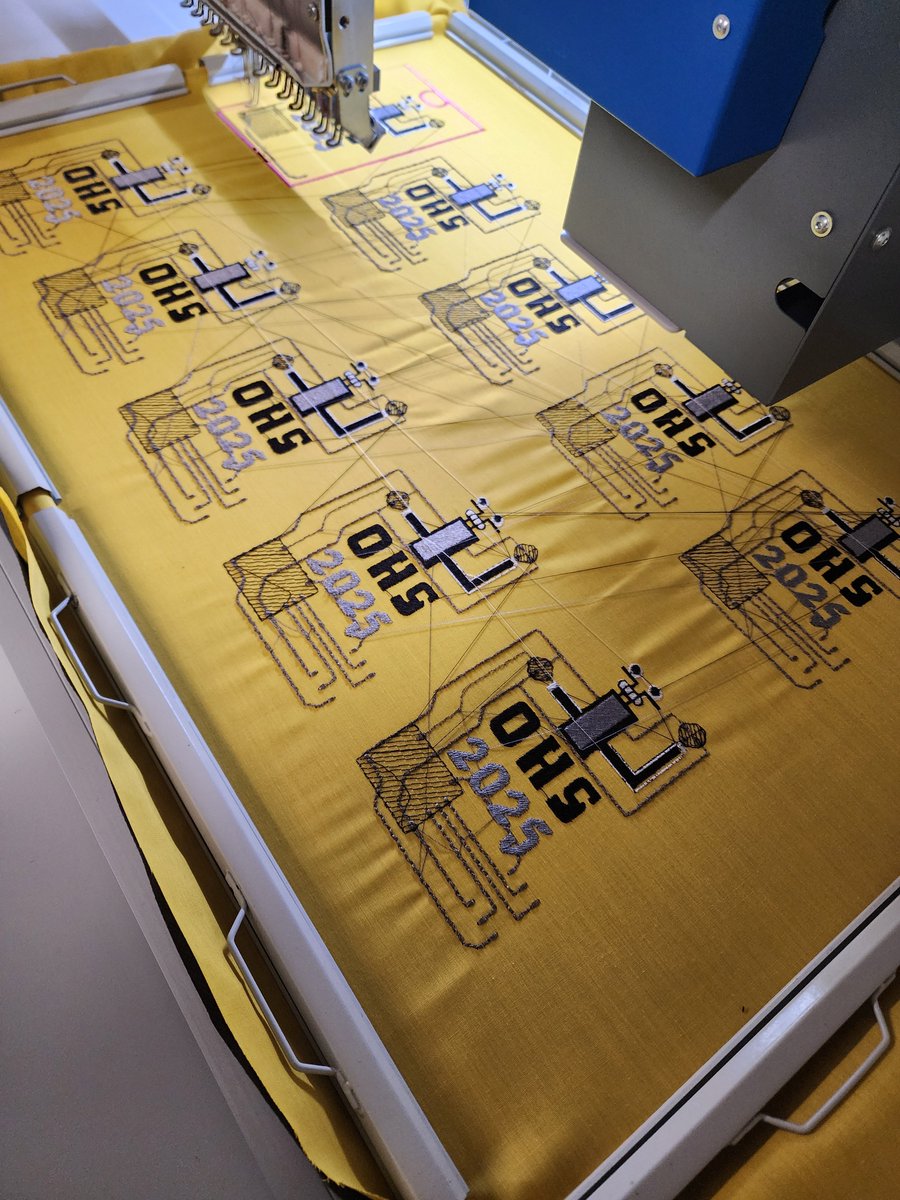 Rodney's skills, knowledge and creativity have made that dream come true in the most delightful way. We are so very thankful for his work on this and we hope you are all looking forward to experimenting withe badge!