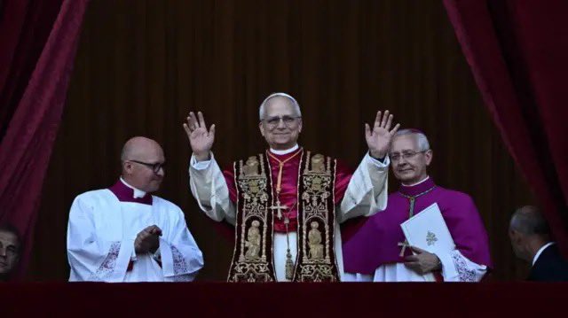 ChicagoSquire's tweet photo. New Pope from CHICAGO Promises All Communion Bread Will Be Sourced from Lou Malnati’s https://t.co/esSRcM2kAF https://t.co/MuCnDHoOO5