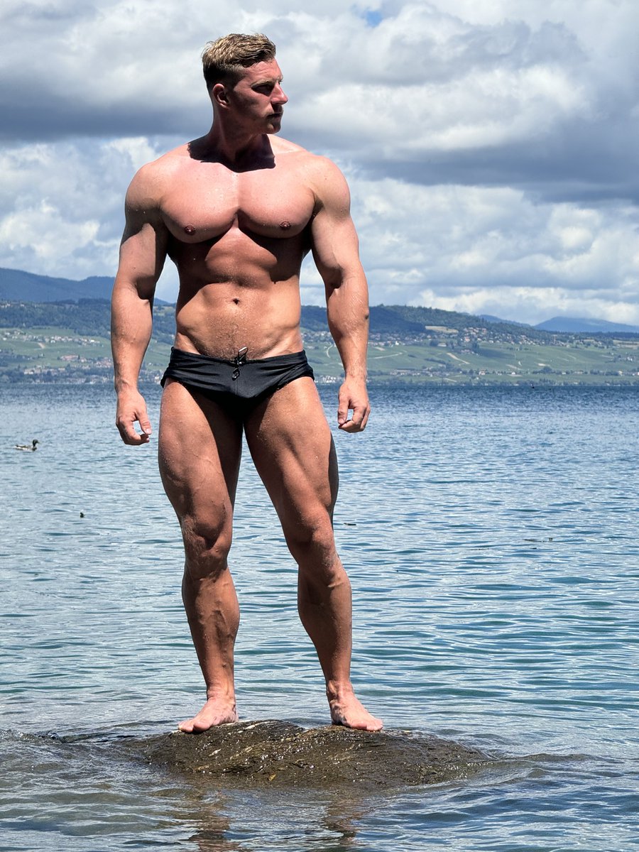 Edgars_Snepsts's tweet image. 😉
#bodypower #chest #bodybuilderlifestyle #muscle #fitnessphotography #strongbody #fitnessmotivation #dedication #fitgoals #fitness #fitinspiration #gymbody #gymmotivation #shredded #fitlifestyle #sixpack #fitnessmodel #gyminspiration #menshealth #gymgoals…