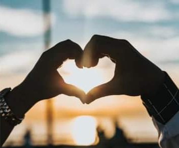 #nwaleshour <a href="/NWalesSocial/">#NorthWalesSocial ⬆️🏴󠁧󠁢󠁷󠁬󠁳󠁿🤝</a> No business post tonight, just respect. Thank you to all those who fought in the war that ended eighty years ago in Europe. X